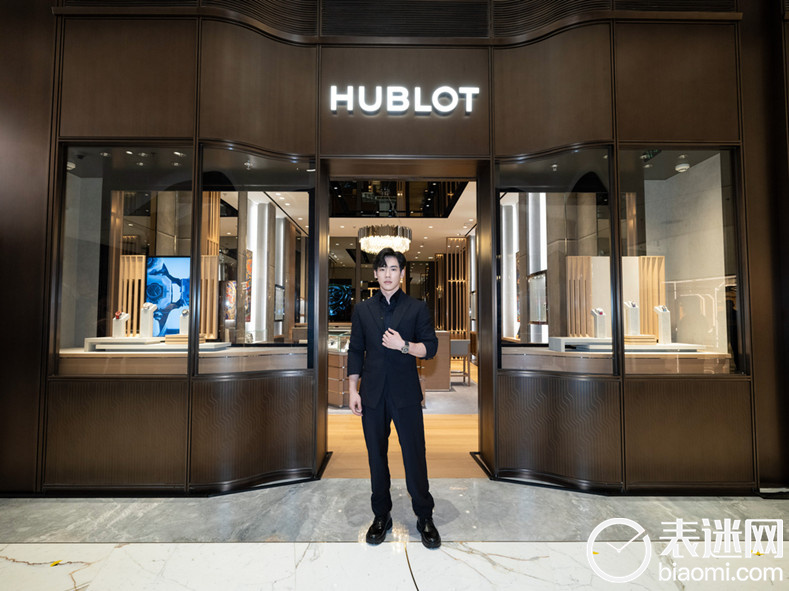 世界体操冠军张博恒于宇舶表武汉SKP专卖店.jpg