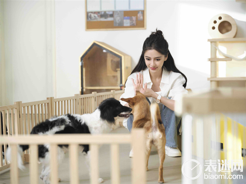 4 爱而无畏——Angelababy杨颖佩戴百年灵超级机械计时自动机械腕表38溯源版.jpg