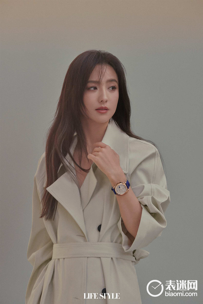 1.演员佟丽娅佩戴沛纳海Luminor Due庐米诺杜尔系列38毫米自动上链红金月相腕表(PAM01181).jpg
