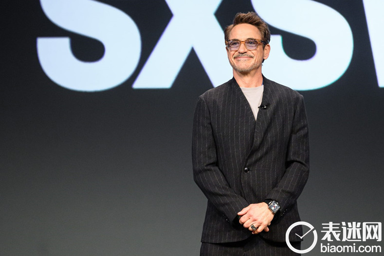 2.小罗伯特・唐尼（Robert Downey Jr.）佩戴泰格豪雅摩纳哥系列计时码表.jpg