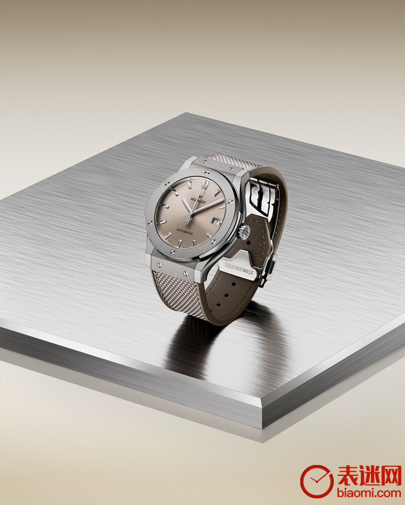HUBLOT宇舶表经典融合ESSENTIAL灰褐腕表 45MM_情境图.jpg