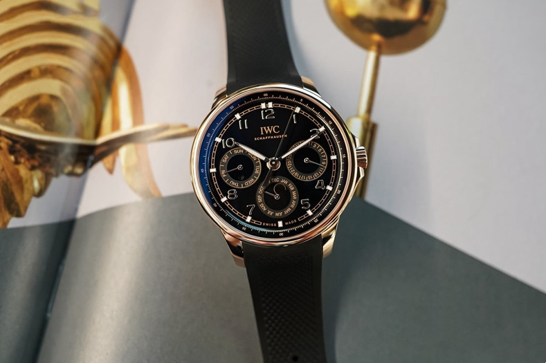 IWC万国表推出葡萄牙系列航海精英万年历腕表42